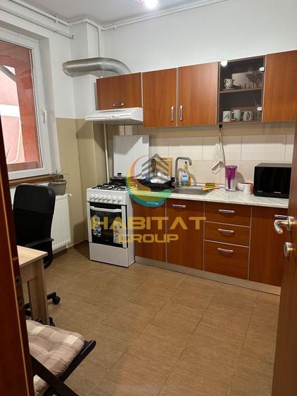 Garsonieră decomandată în Vest