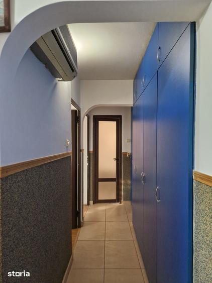 Apartament cu 3 camere decomandat în Peneș Curcanul