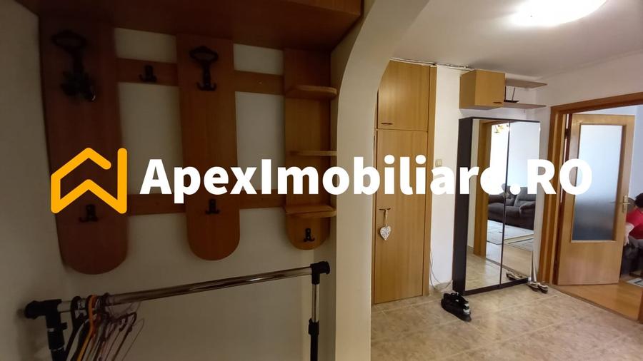 Apartament cu 3 camere semidecomandat, mobilat în Iancului