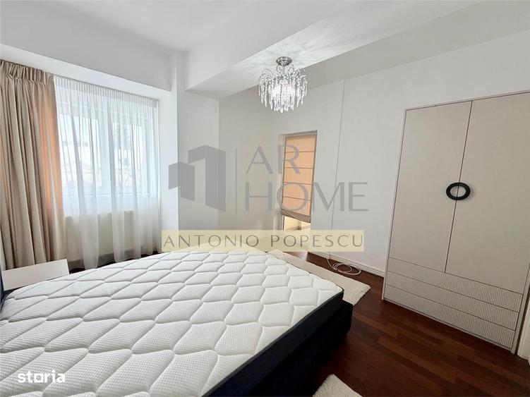 Apartament cu 4 camere, mobilat în Ultracentral