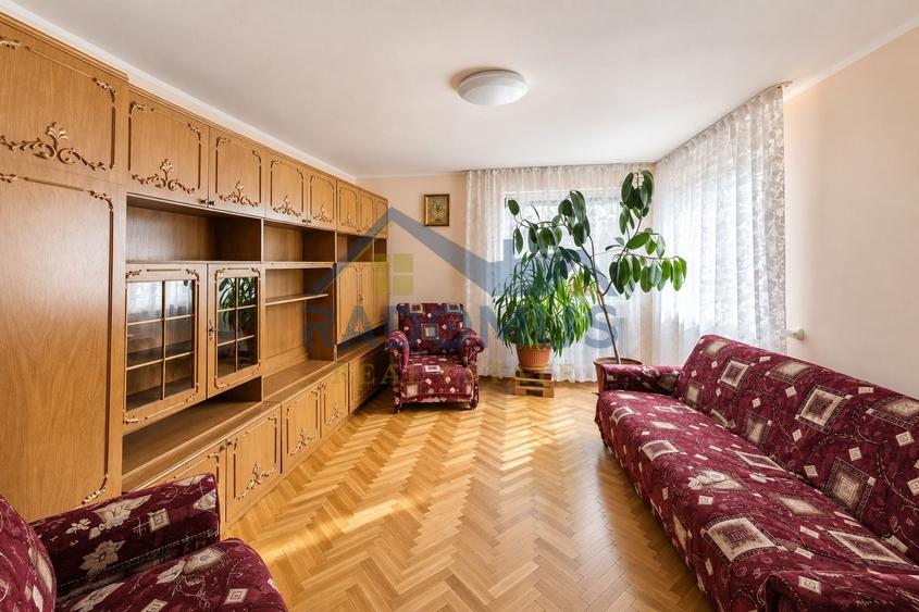 Casă individuală cu 5 camere cu Canalizare în Dorobanțul
