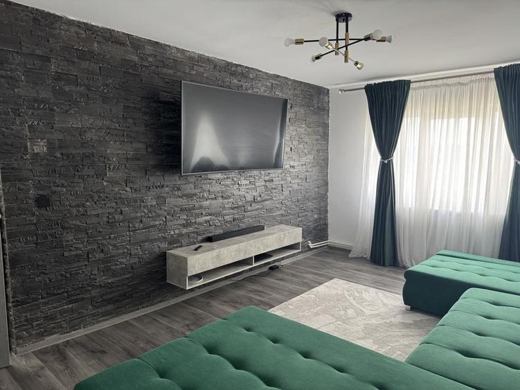 Apartament cu 3 camere decomandat în Central