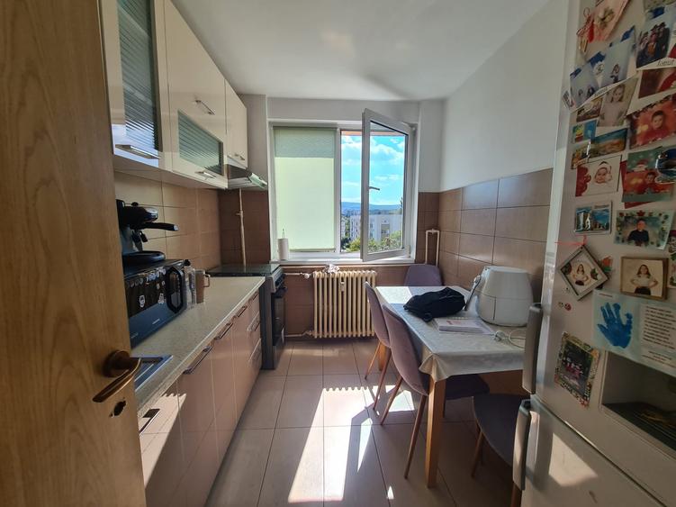 Apartament cu 3 camere semidecomandat, mobilat în Grigorescu