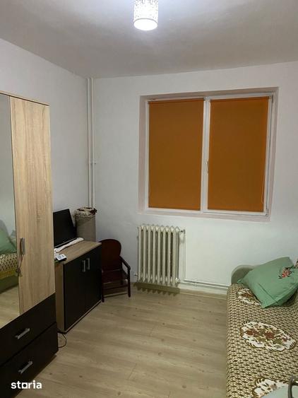 Apartament cu 3 camere decomandat în Triaj