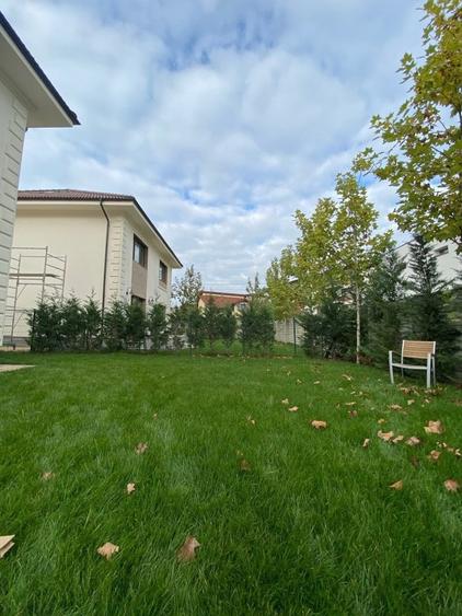 Casă individuală cu 5 camere cu Teren 350 Mp în Central