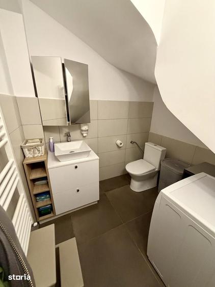 Casă cu 5 camere cu Teren 225 Mp în Florești