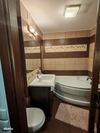 Apartament cu 4 camere decomandat în 1 Mai