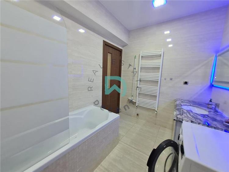Apartament cu 2 camere decomandat, mobilat în Tractorul