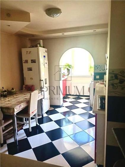 Apartament cu 4 camere decomandat, mobilat în Aradului