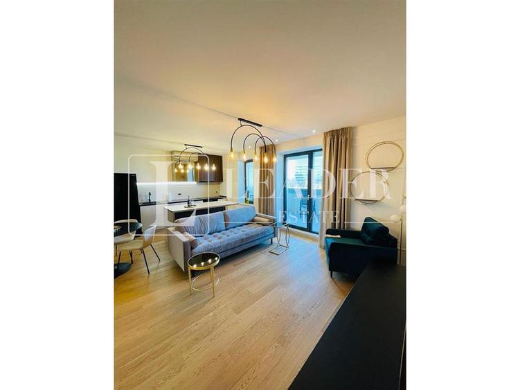 Apartament cu 3 camere decomandat, mobilat în Barbu Văcărescu