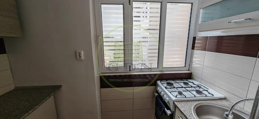 Apartament cu 2 camere semidecomandat, mobilat în Craiovița Nouă