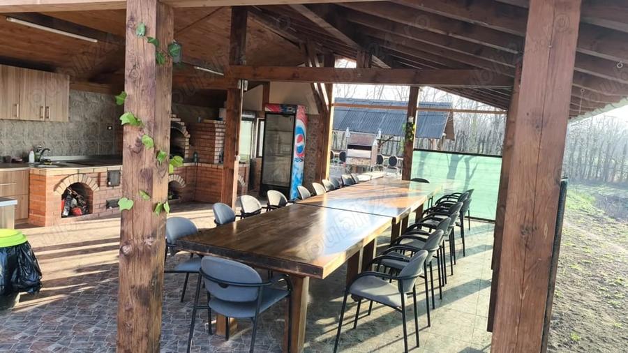 Casă cu Teren 15136 Mp în Central