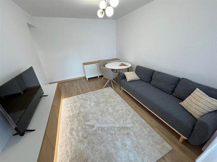 Apartament cu 3 camere decomandat, mobilat în Târgu Cucu