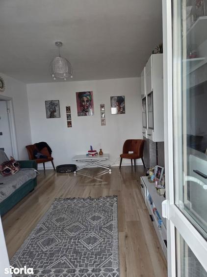 Apartament cu 2 camere semidecomandat, mobilat în Pantelimon