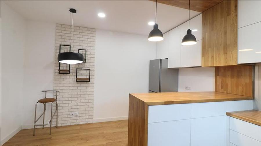 Apartament cu 2 camere decomandat, mobilat în Podul de Piatră