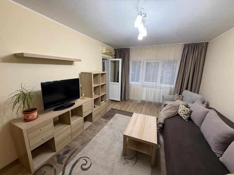 Apartament cu 2 camere decomandat în Trocadero