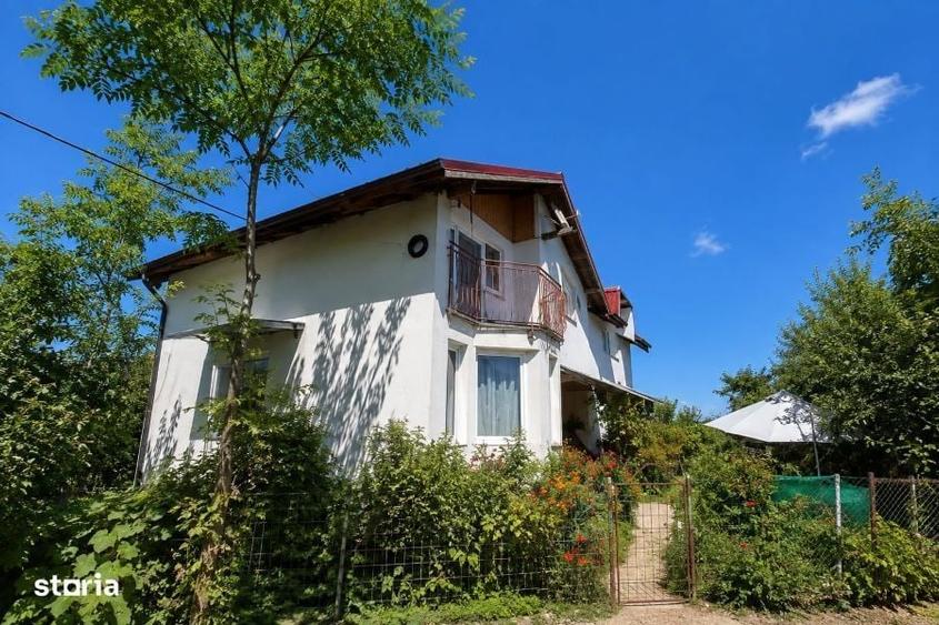 Casă cu 4 camere în Călinești