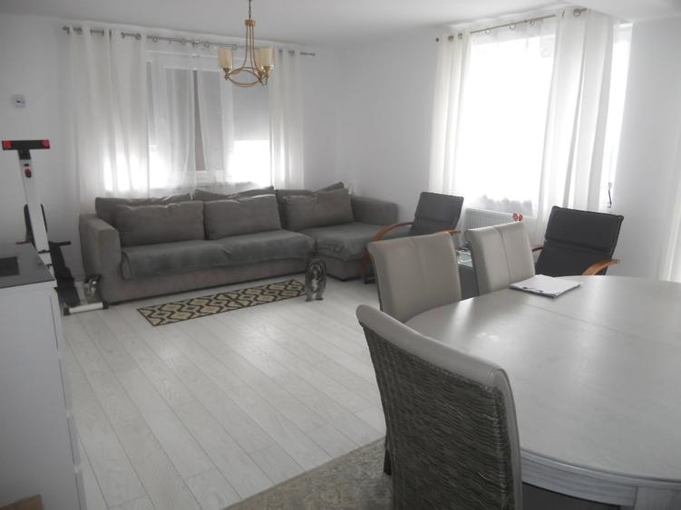 Casă cu 4 camere cu Teren 250 Mp în Domnești