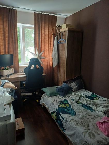 Apartament cu 3 camere semidecomandat în Podu Roș