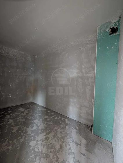 Apartament cu 3 camere semidecomandat în Florești
