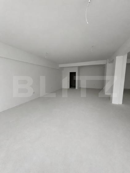Spațiu comercial, de 90 mp, în Piața Centrală