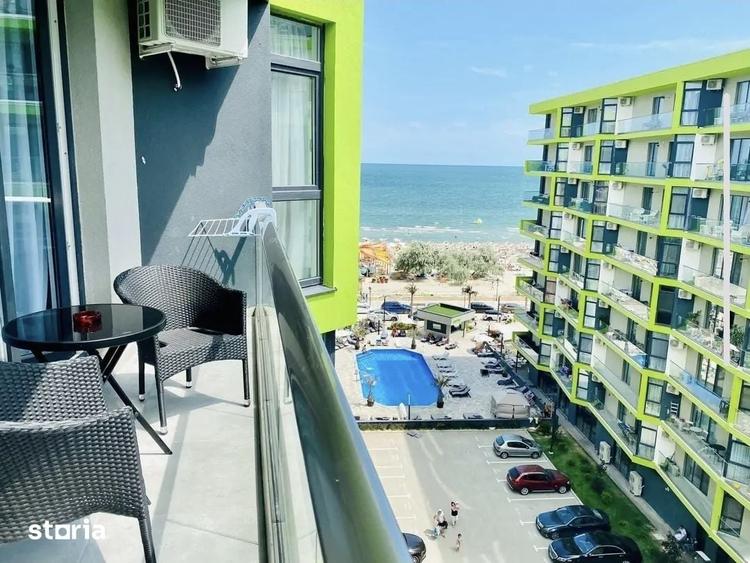Apartament cu 3 camere decomandat în Far