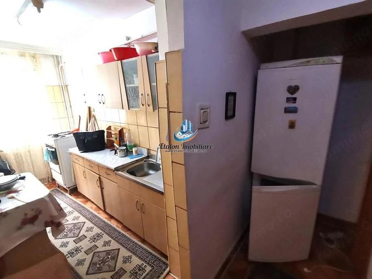Apartament cu 3 camere semidecomandat în Dărmănești