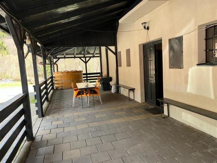 Casă individuală cu 11 camere cu Teren 3333 Mp în Lăpușna