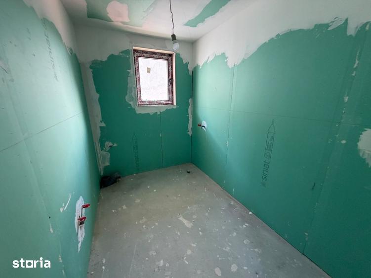 Casă cu 5 camere cu Teren 420 Mp în Glina
