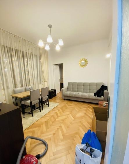 Apartament cu 2 camere semidecomandat, mobilat în Calea Victoriei