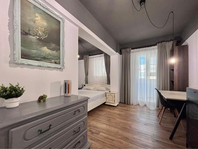 Apartament cu 3 camere decomandat în Palazu Mare