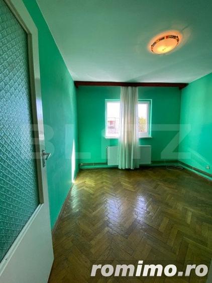 Apartament cu 4 camere decomandat în Central