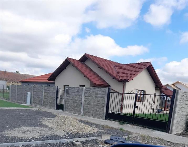 Casă cu 3 camere cu Teren 468 Mp în Sânmihaiu German