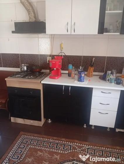 Casă cu 4 camere în Ștefănești