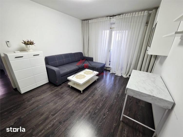 Apartament cu 3 camere semidecomandat în Dacia