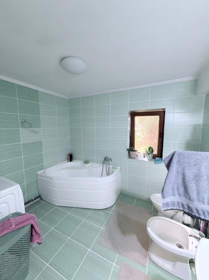 Casă individuală cu 4 camere cu Teren 1600 Mp în Central