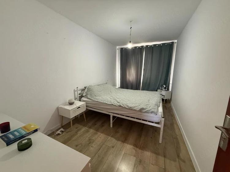 Apartament cu 4 camere semidecomandat în P-ța Doina