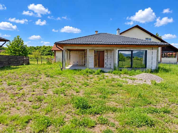 Casă individuală cu 3 camere cu Teren 600 Mp în Solovăstru