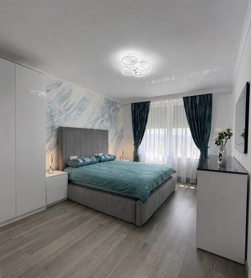 Apartament cu 3 camere decomandat în Exterior Vest