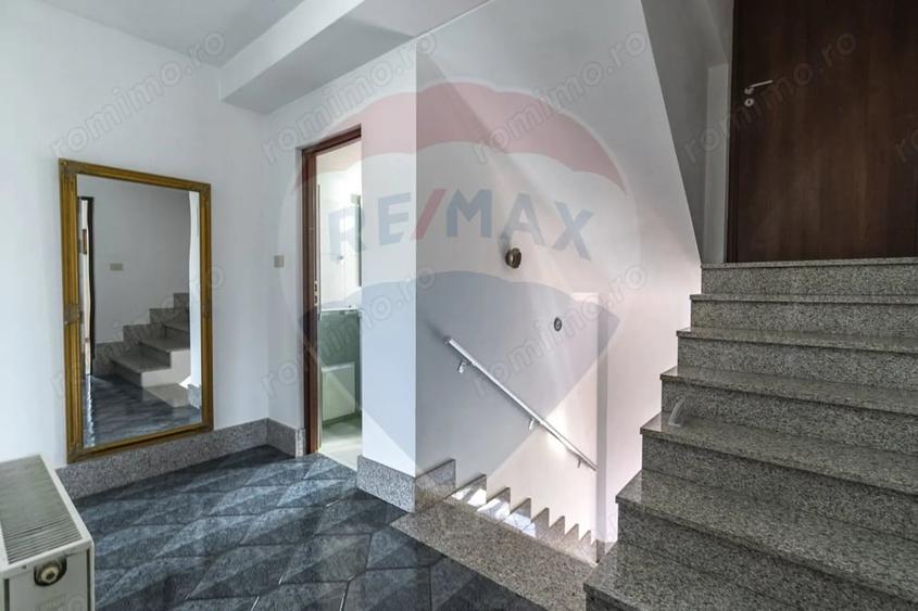 Casă cu Teren 1332 Mp în Cristian