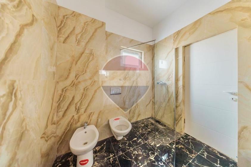Apartament cu 2 camere semidecomandat în Intim