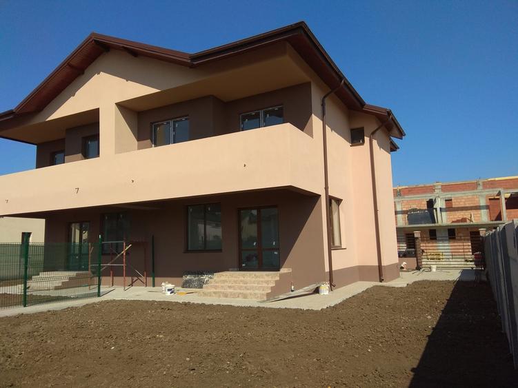 Duplex cu 4 camere cu Teren 300 Mp în Domnești