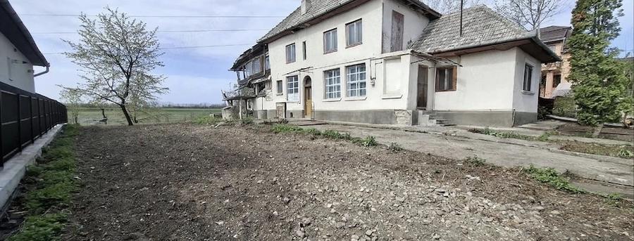 Casă cu 2 camere cu Teren 1600 Mp în Central