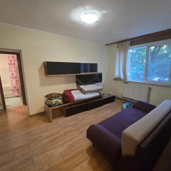 Apartament cu 2 camere semidecomandat în Piața Unirii