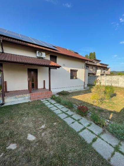 Casă individuală cu 5 camere cu Teren 570 Mp în Bujoreni