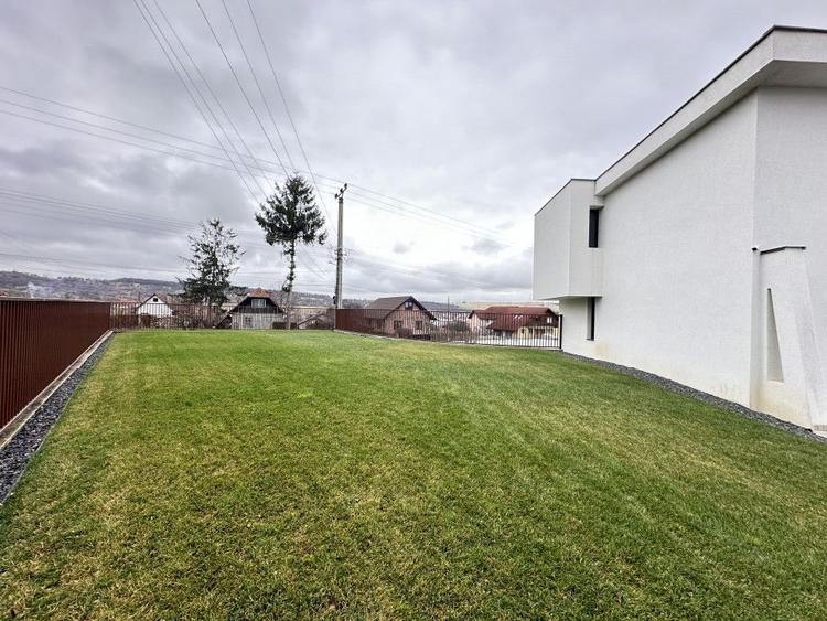 Casă cu 4 camere cu Teren 1500 Mp în Cisnădie