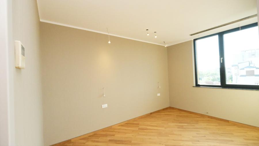 Apartament cu 4 camere în Dacia