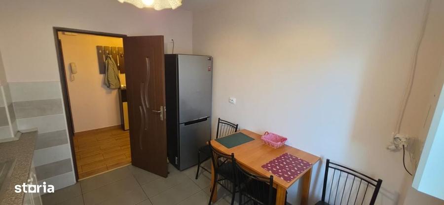 Apartament cu 2 camere decomandat în Energiei