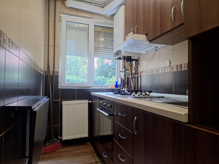 Apartament cu 2 camere semidecomandat, mobilat în Soarelui