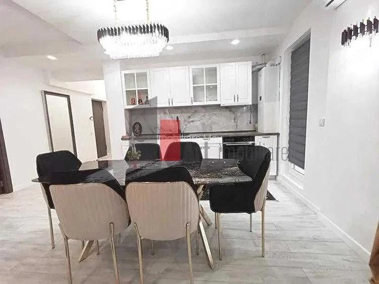 Apartament cu 3 camere decomandat în Politehnica